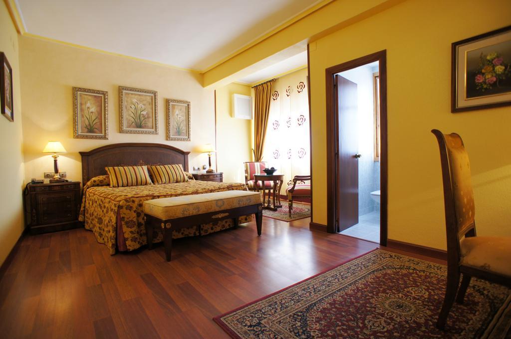 Hotel Montermoso Aranda de Duero Kültér fotó